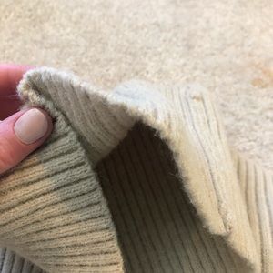 Thick cropped turtleneck